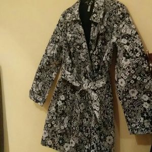Old navy trench coat, black/white floral print, XL